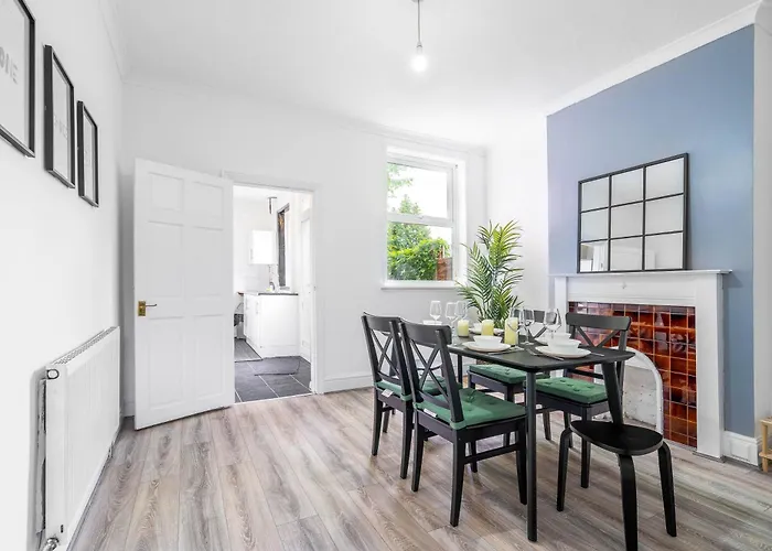 Family Contractors 2 Bed House Free Parking Sleeeps 6